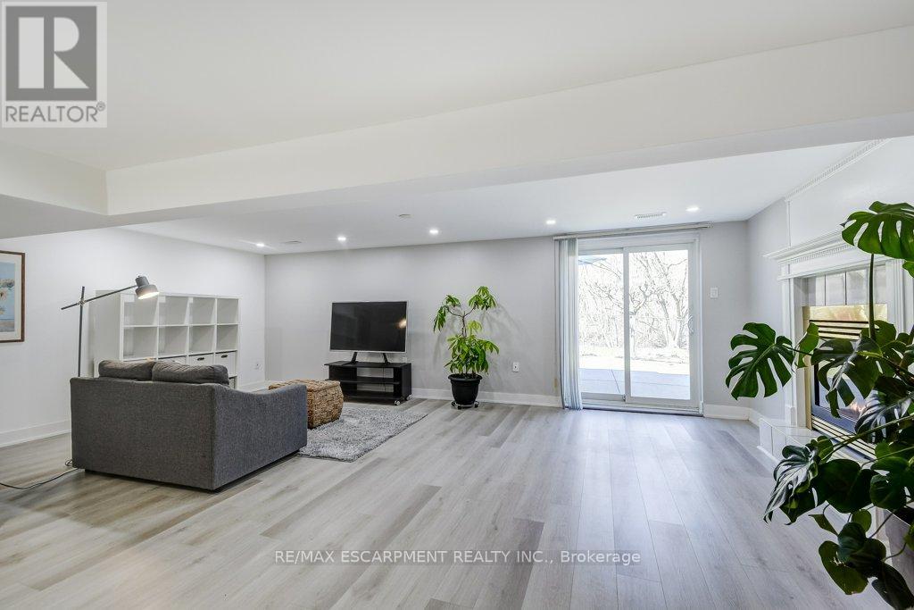 2405 Malcom Crescent, Burlington, Ontario  L7P 3Y5 - Photo 19 - W12946286