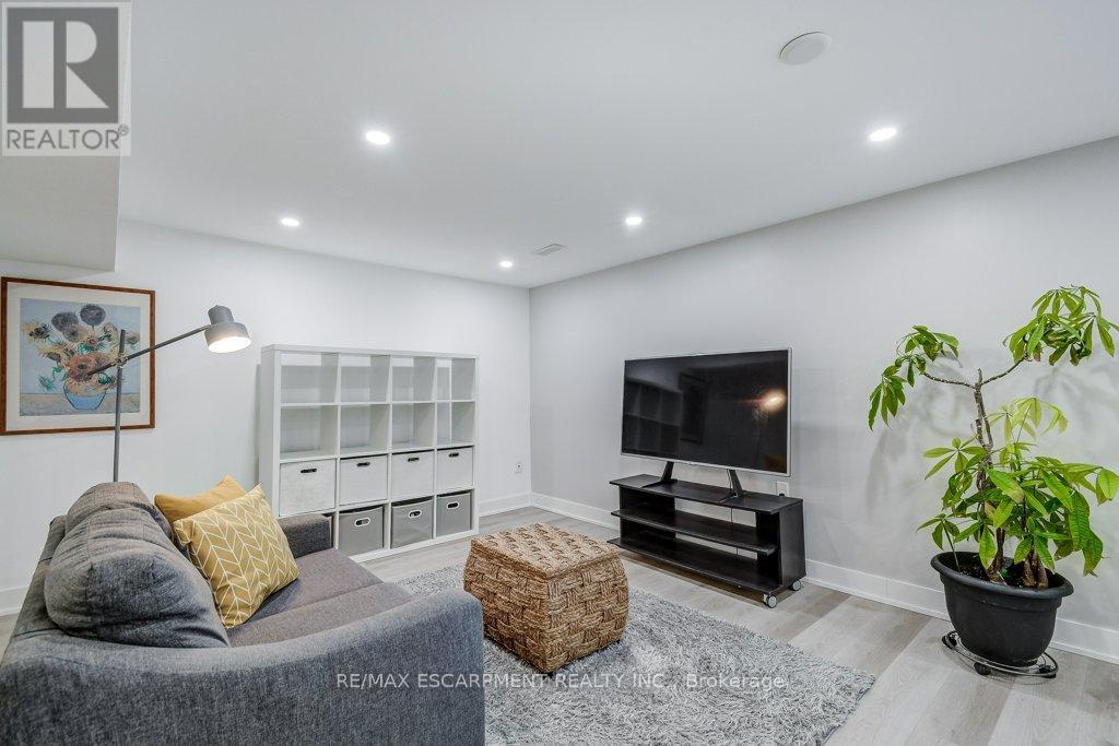 2405 Malcom Crescent, Burlington, Ontario  L7P 3Y5 - Photo 20 - W12946286