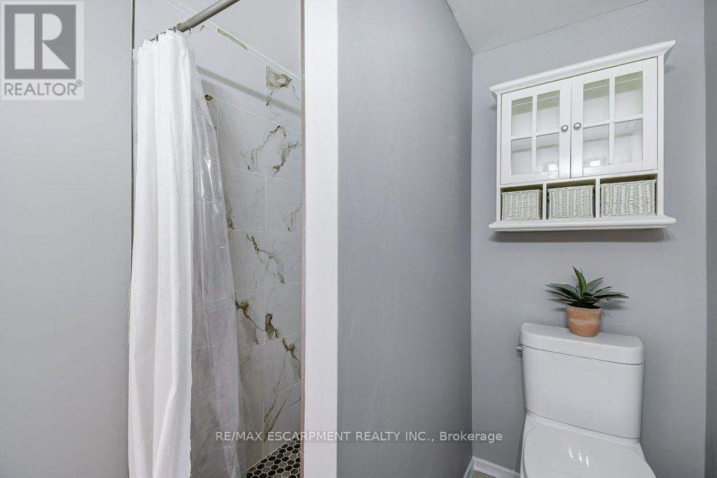 2405 Malcom Crescent, Burlington, Ontario  L7P 3Y5 - Photo 23 - W12946286