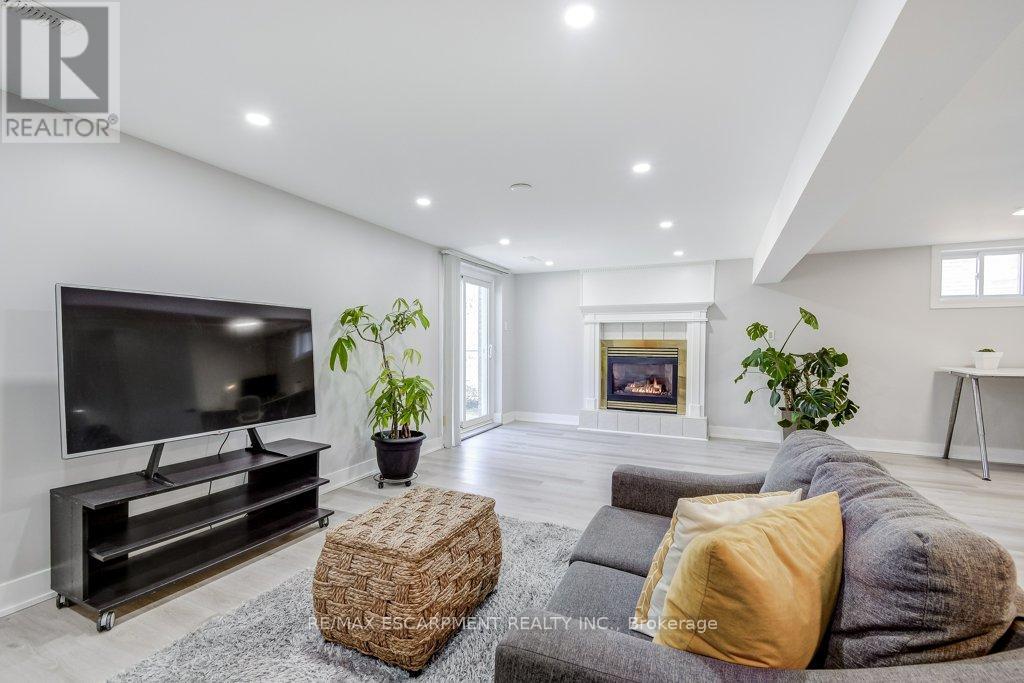 2405 Malcom Crescent, Burlington, Ontario  L7P 3Y5 - Photo 24 - W12946286