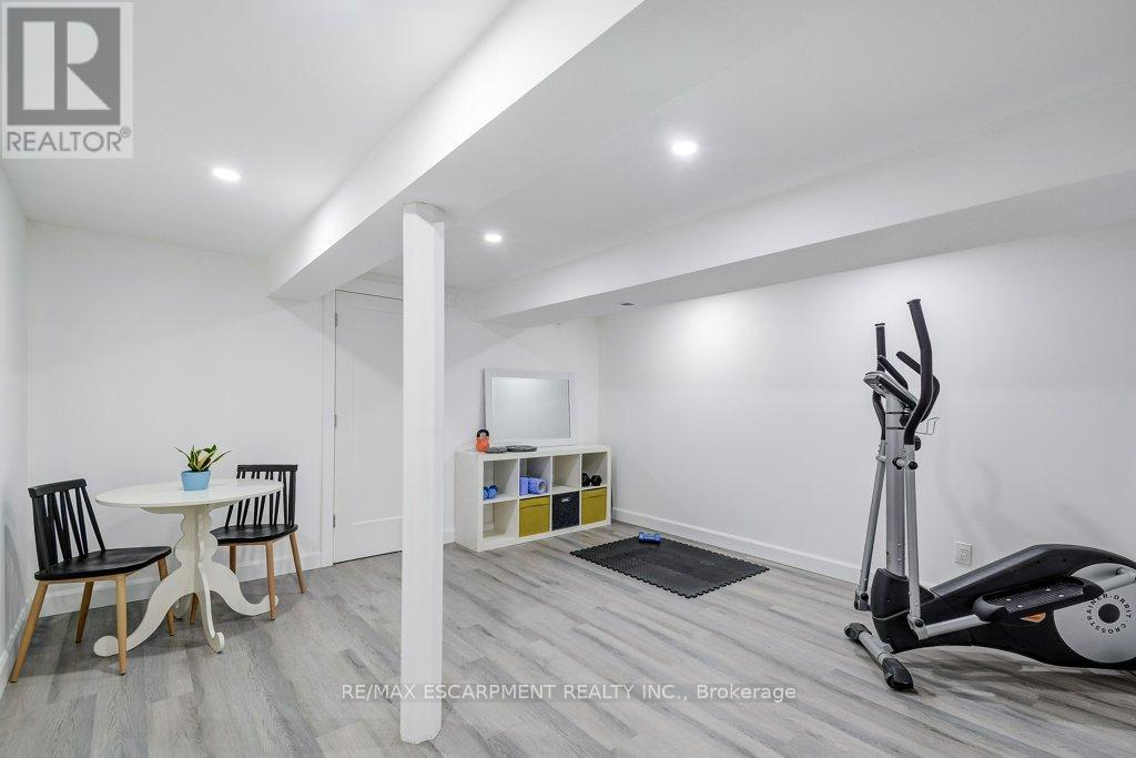 2405 Malcom Crescent, Burlington, Ontario  L7P 3Y5 - Photo 25 - W12946286