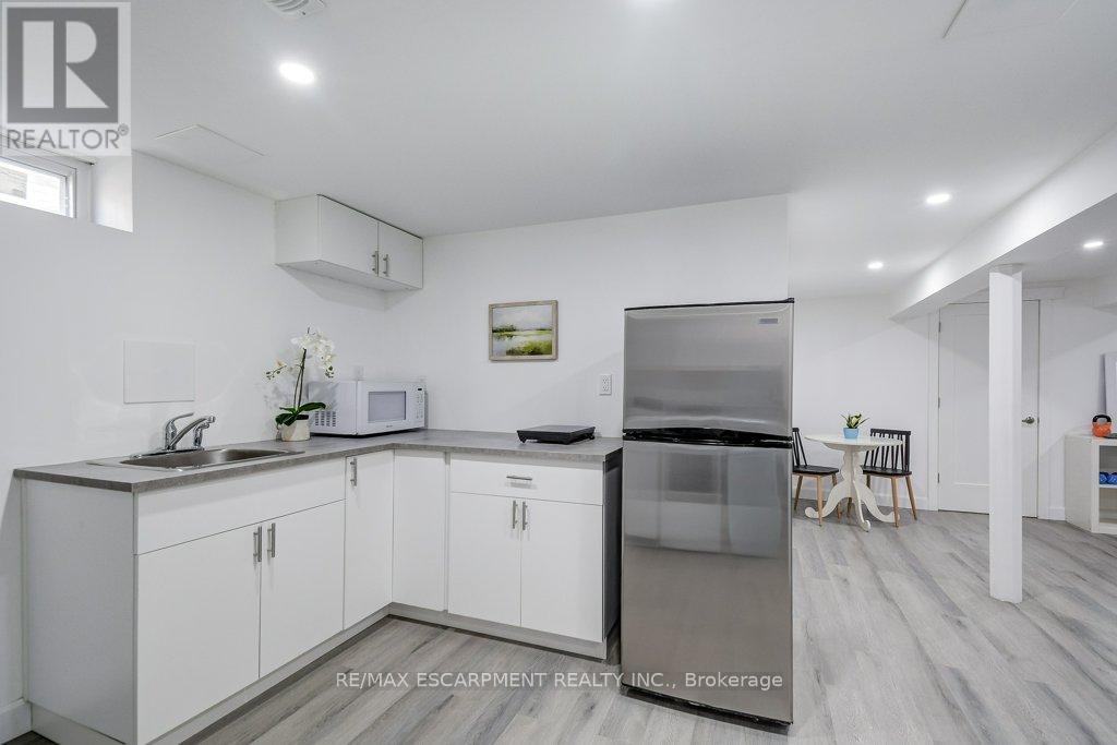 2405 Malcom Crescent, Burlington, Ontario  L7P 3Y5 - Photo 26 - W12946286