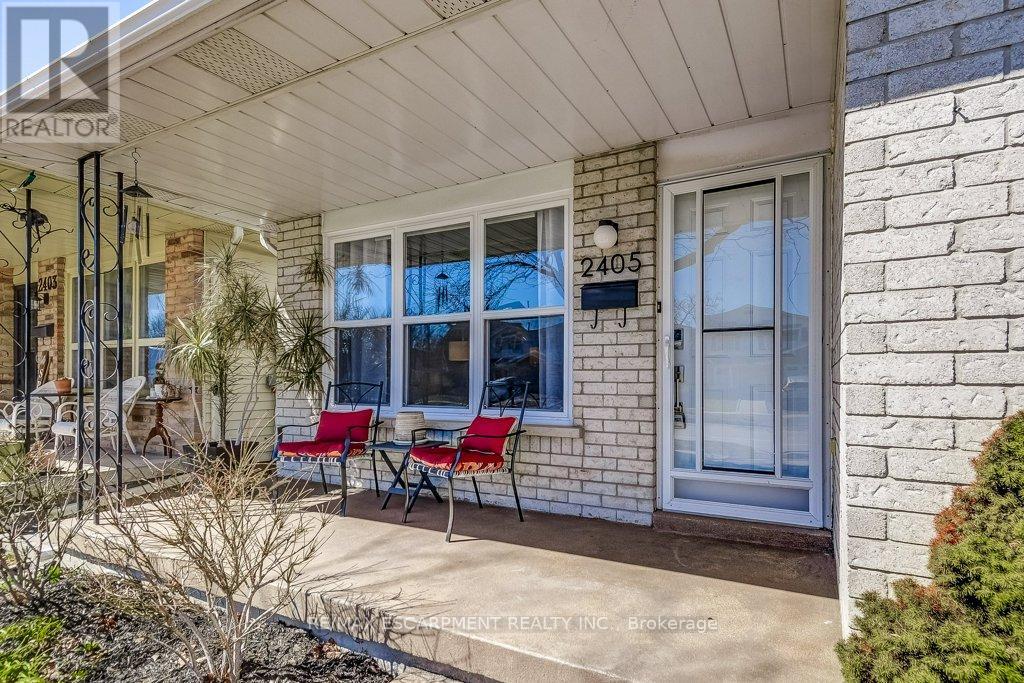 2405 Malcom Crescent, Burlington, Ontario  L7P 3Y5 - Photo 4 - W12946286