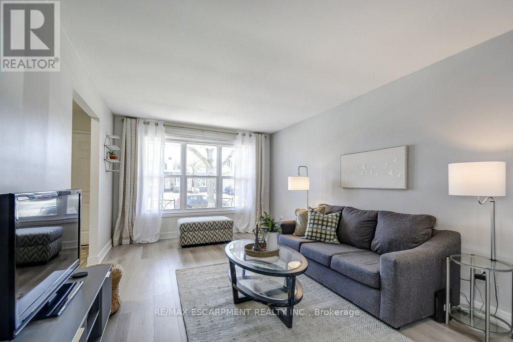 2405 Malcom Crescent, Burlington, Ontario  L7P 3Y5 - Photo 7 - W12946286