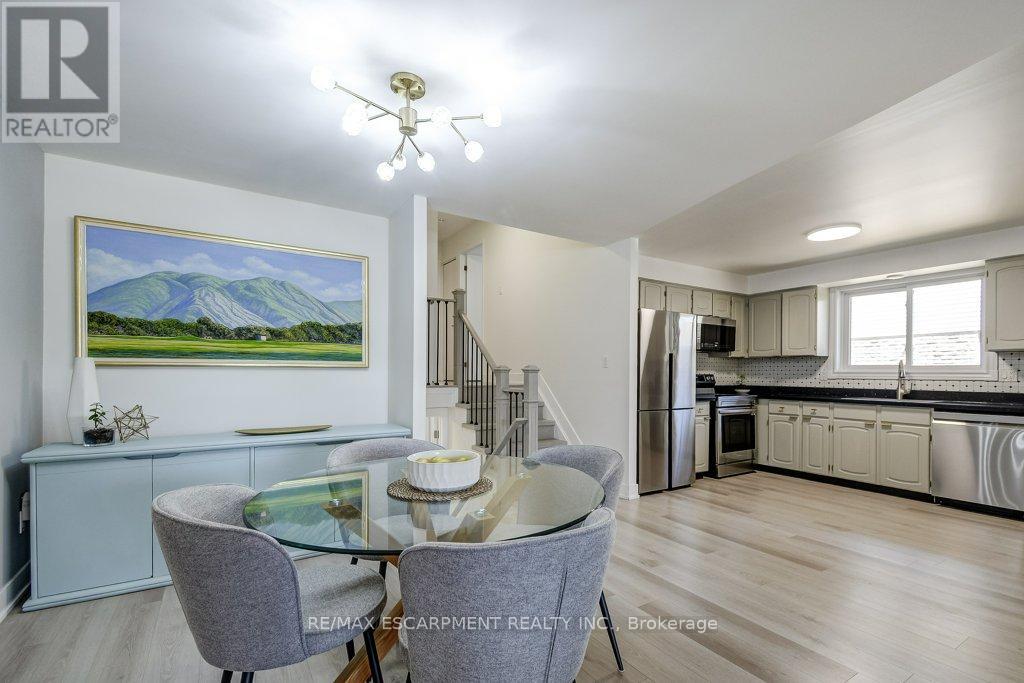 2405 Malcom Crescent, Burlington, Ontario  L7P 3Y5 - Photo 8 - W12946286