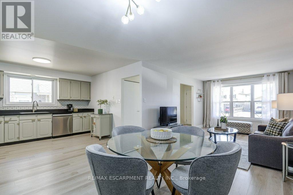 2405 Malcom Crescent, Burlington, Ontario  L7P 3Y5 - Photo 9 - W12946286