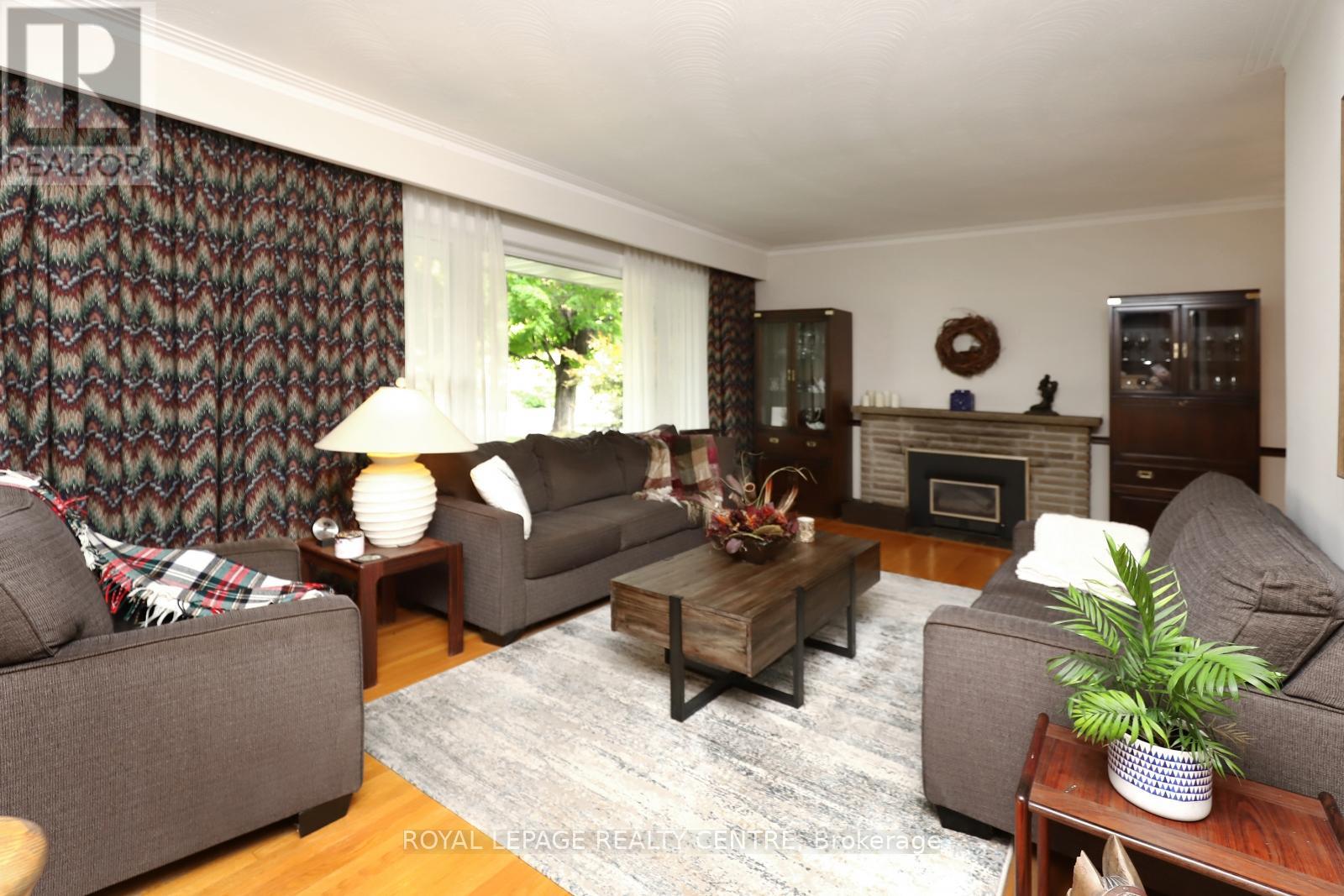 3338 Enniskillen Circle, Mississauga, Ontario  L5C 2M8 - Photo 10 - W12946292