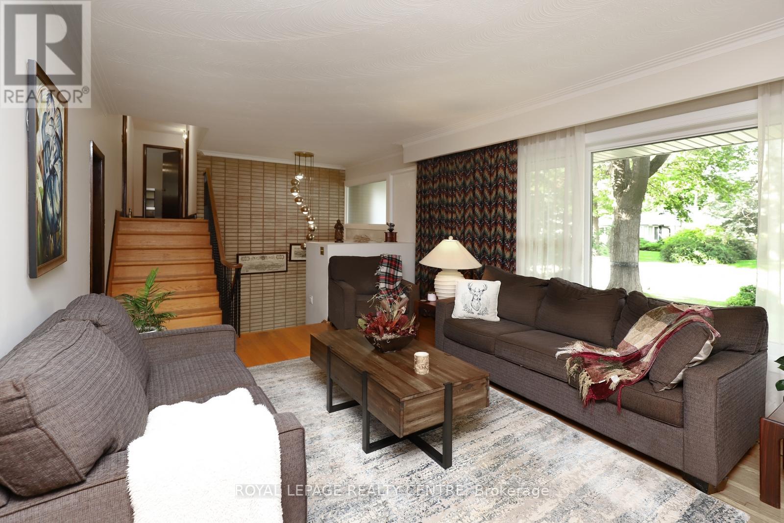 3338 Enniskillen Circle, Mississauga, Ontario  L5C 2M8 - Photo 14 - W12946292