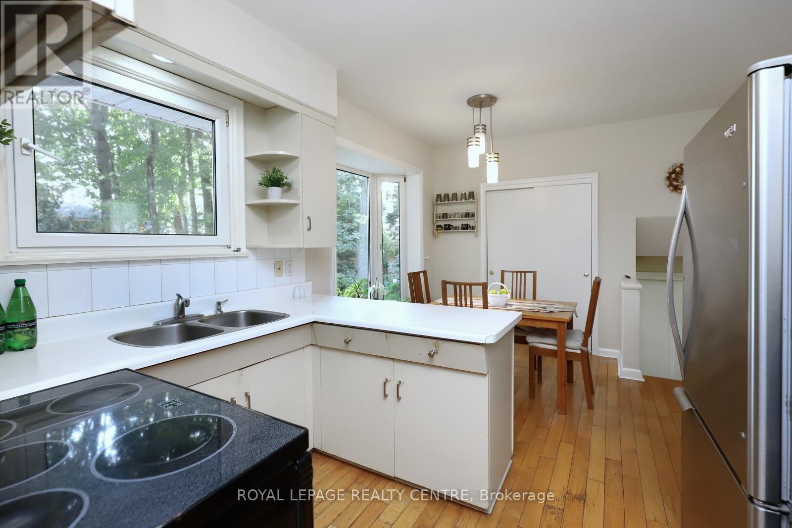 3338 Enniskillen Circle, Mississauga, Ontario  L5C 2M8 - Photo 16 - W12946292