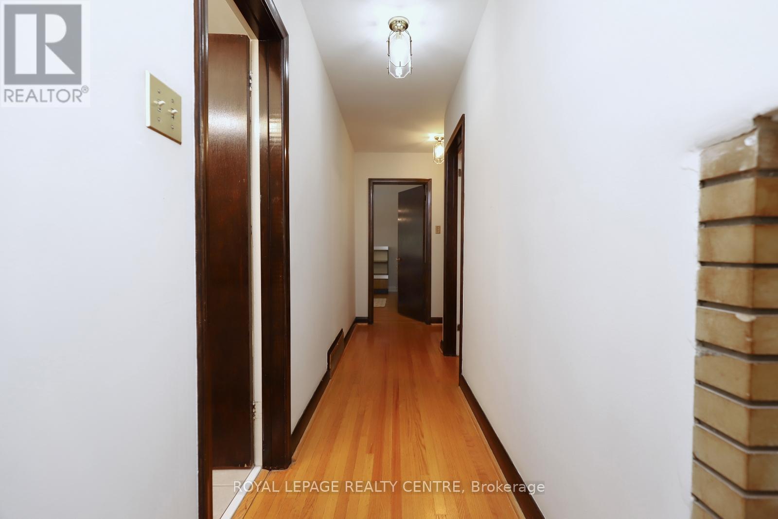 3338 Enniskillen Circle, Mississauga, Ontario  L5C 2M8 - Photo 22 - W12946292