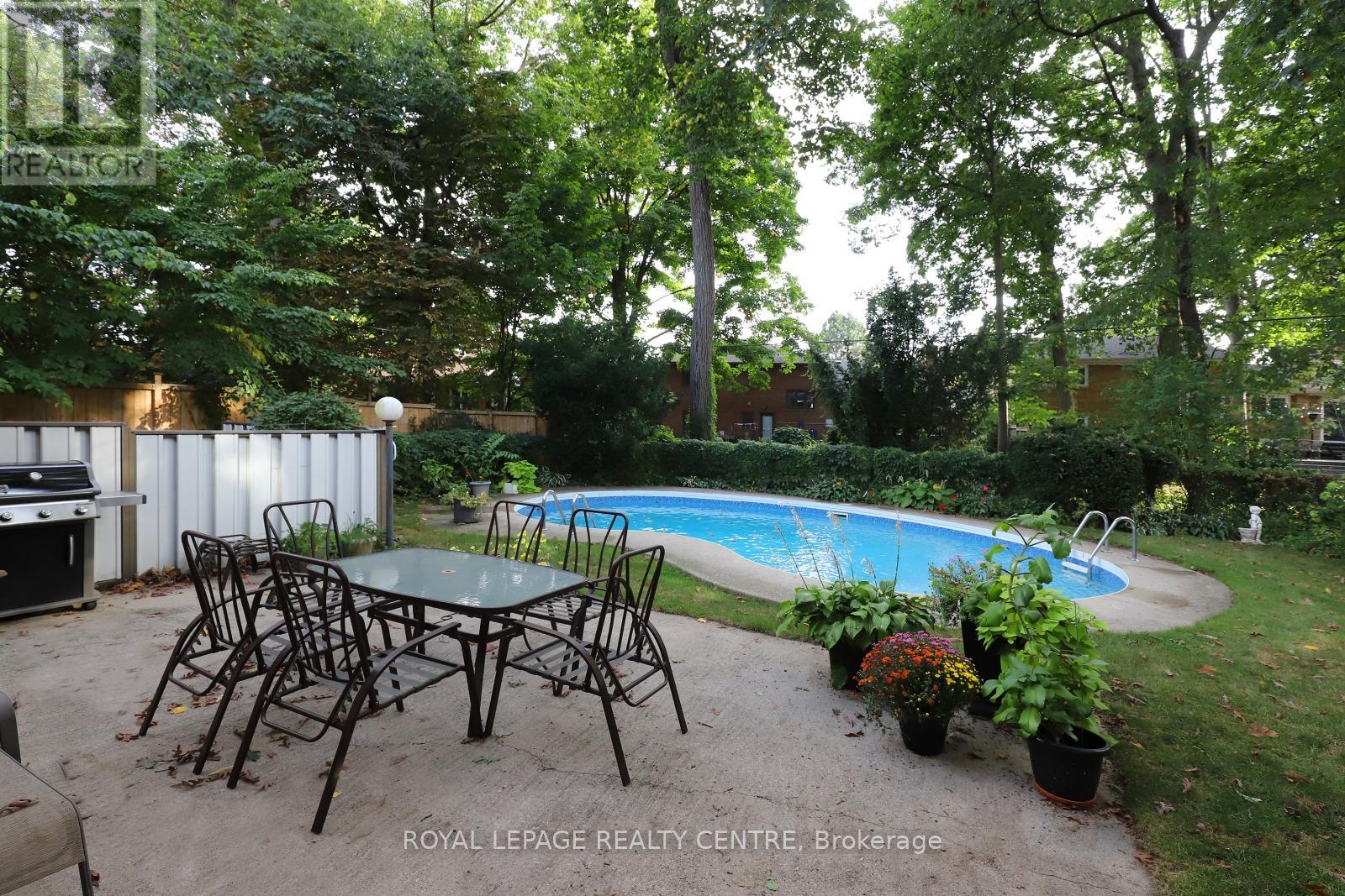 3338 Enniskillen Circle, Mississauga, Ontario  L5C 2M8 - Photo 36 - W12946292