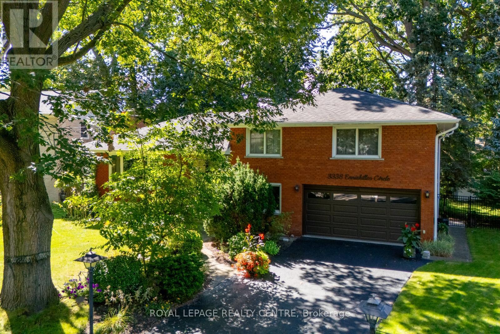 3338 Enniskillen Circle, Mississauga, Ontario  L5C 2M8 - Photo 5 - W12946292