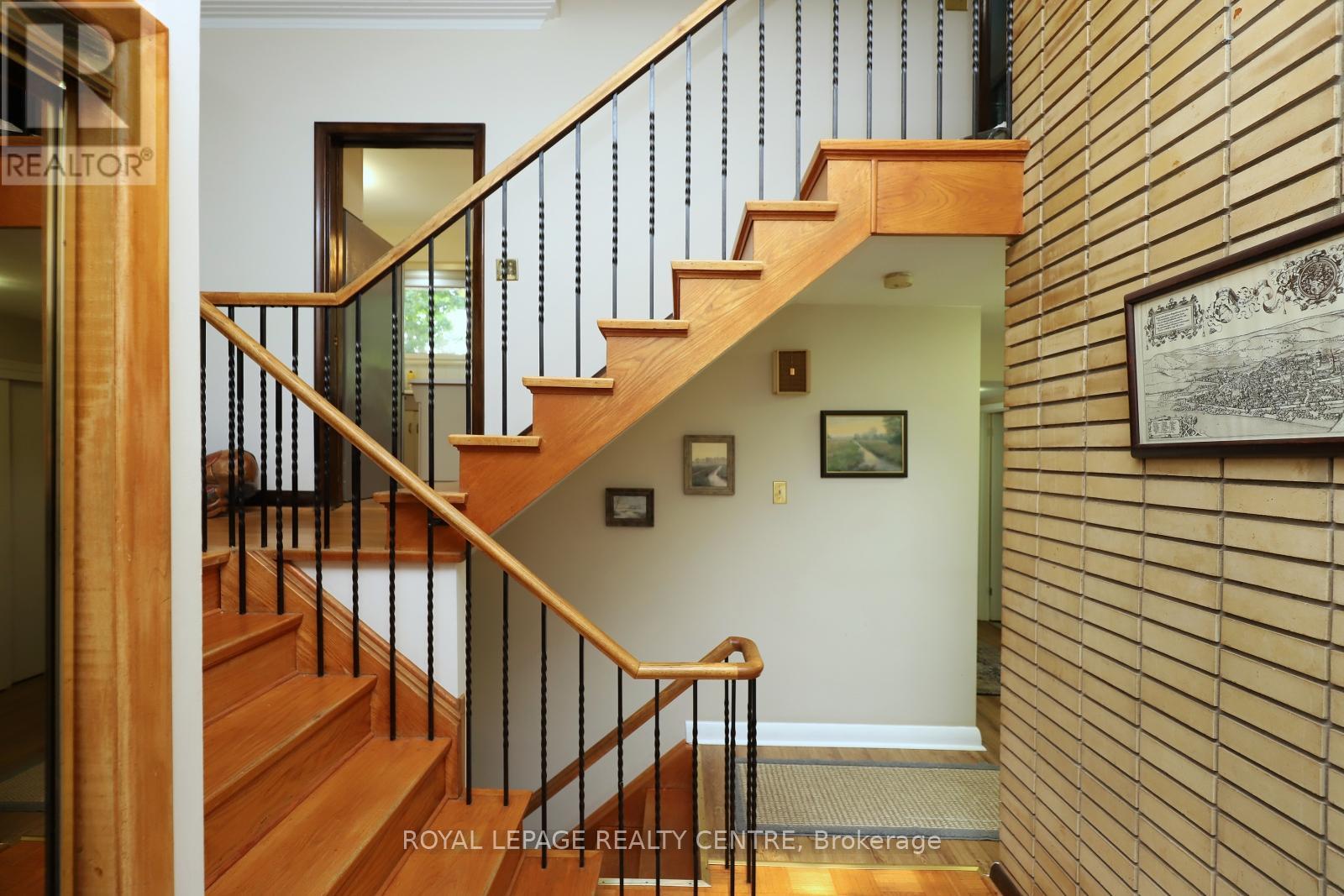 3338 Enniskillen Circle, Mississauga, Ontario  L5C 2M8 - Photo 8 - W12946292