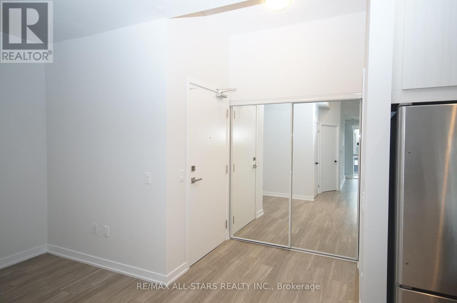 301 - 4085 Parkside Village Drive, Mississauga, Ontario  L5B 0K9 - Photo 9 - W12946318