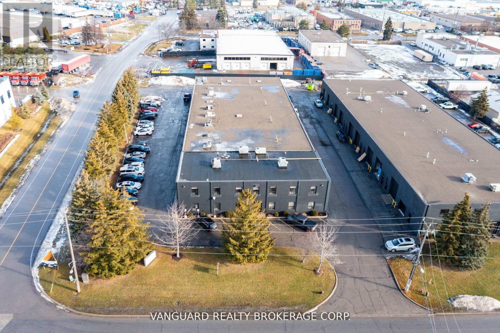 8 - 13 Holland Drive, Caledon, Ontario  L7E 1G7 - Photo 3 - W12946342