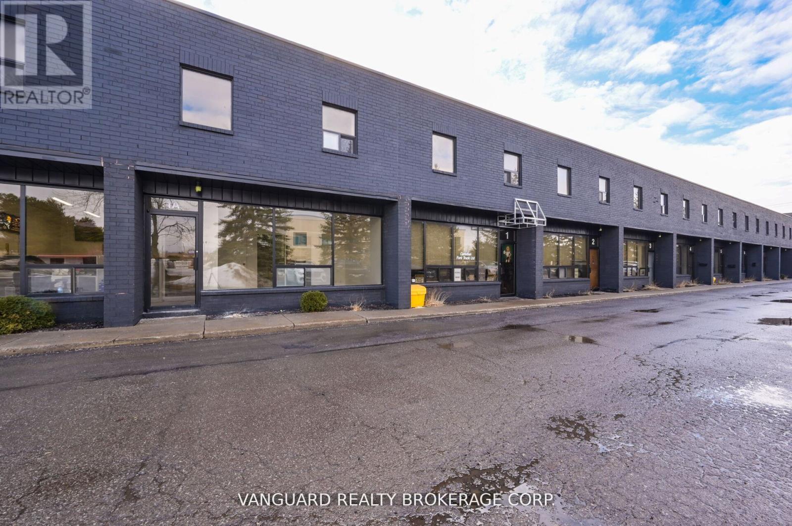 8 - 13 Holland Drive, Caledon, Ontario  L7E 1G7 - Photo 5 - W12946342