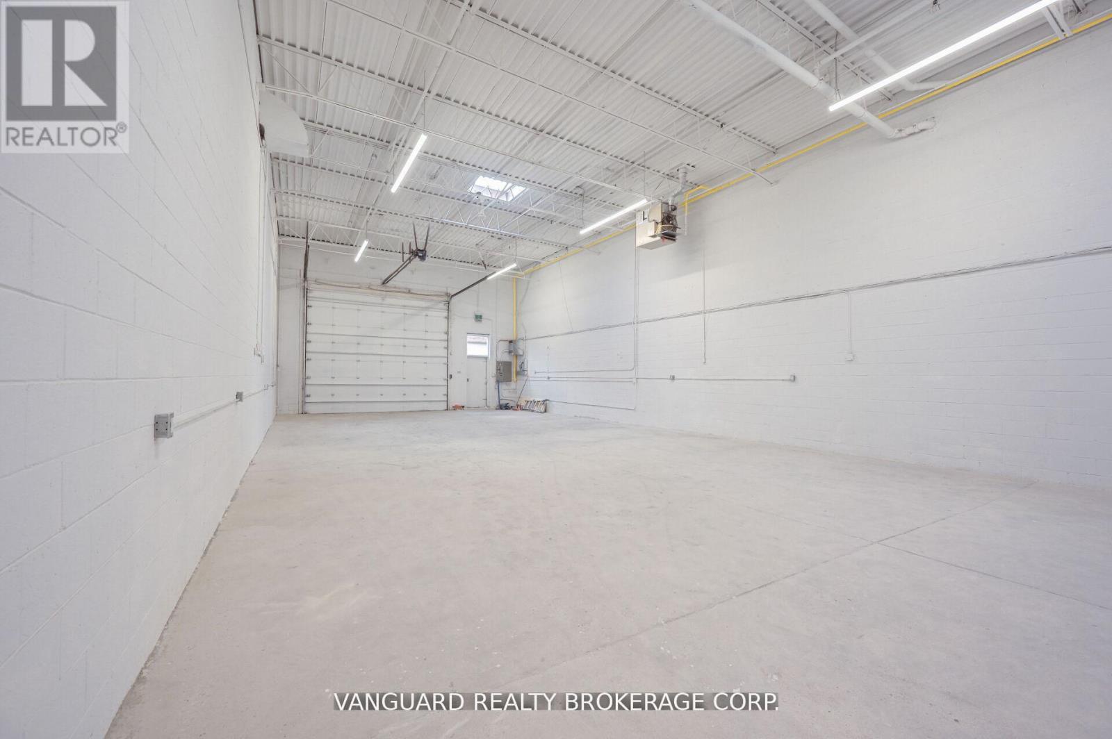 8 - 13 Holland Drive, Caledon, Ontario  L7E 1G7 - Photo 6 - W12946342