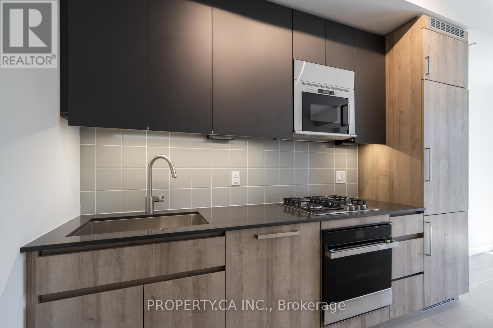 205 - 430 Roncesvalles Avenue, Toronto, Ontario  M6R 0A6 - Photo 3 - W12946350