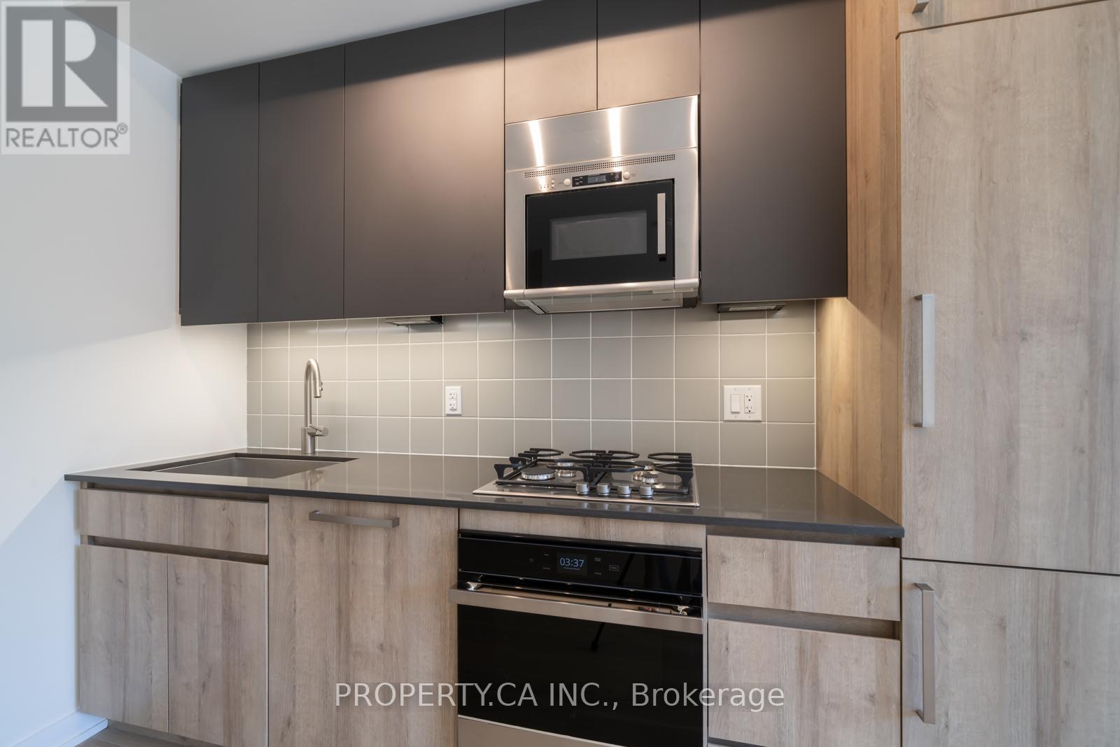 205 - 430 Roncesvalles Avenue, Toronto, Ontario  M6R 0A6 - Photo 4 - W12946350