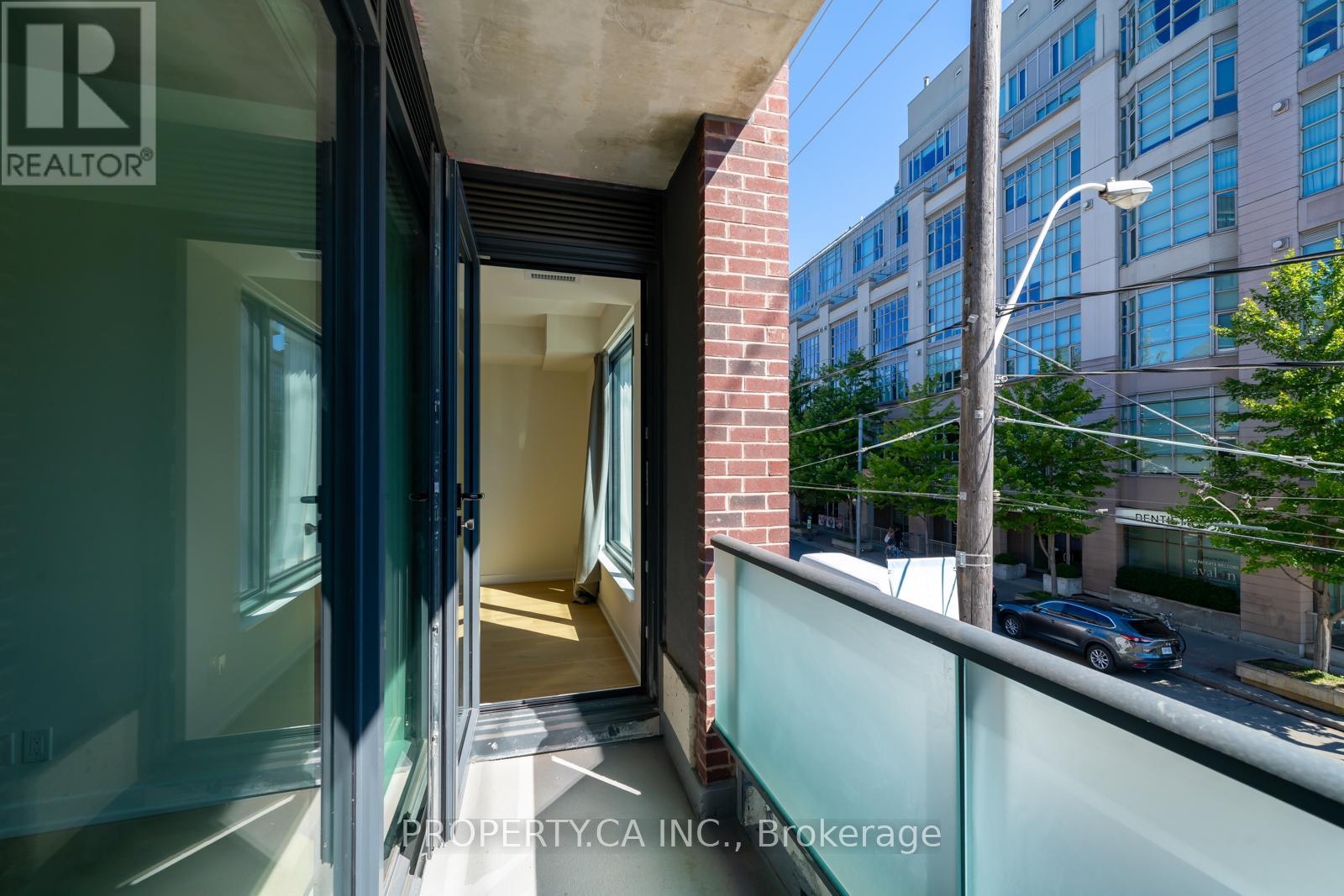 205 - 430 Roncesvalles Avenue, Toronto, Ontario  M6R 0A6 - Photo 9 - W12946350