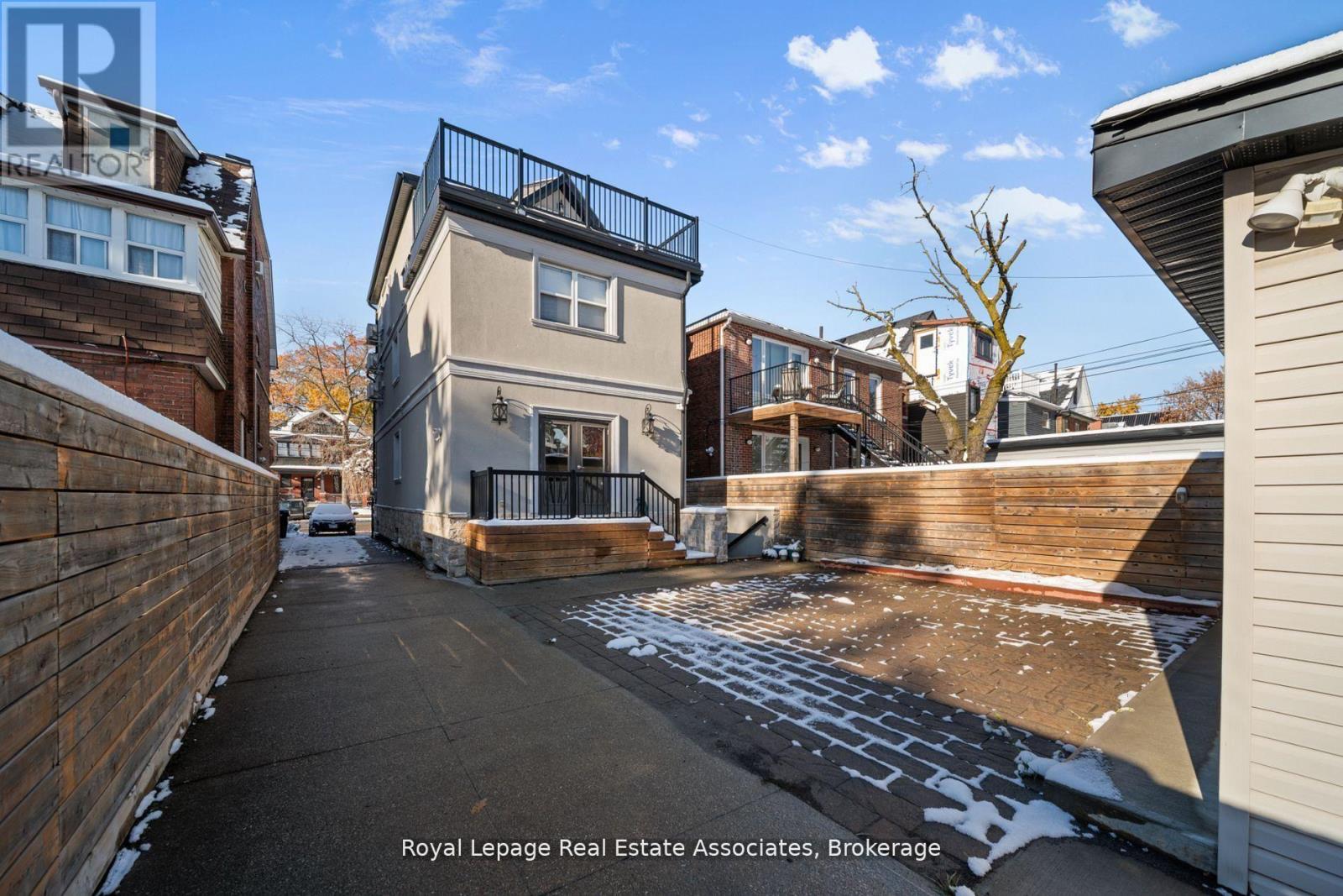 1 - 531 Runnymede Road, Toronto, Ontario  M6S 2Z8 - Photo 17 - W12946406