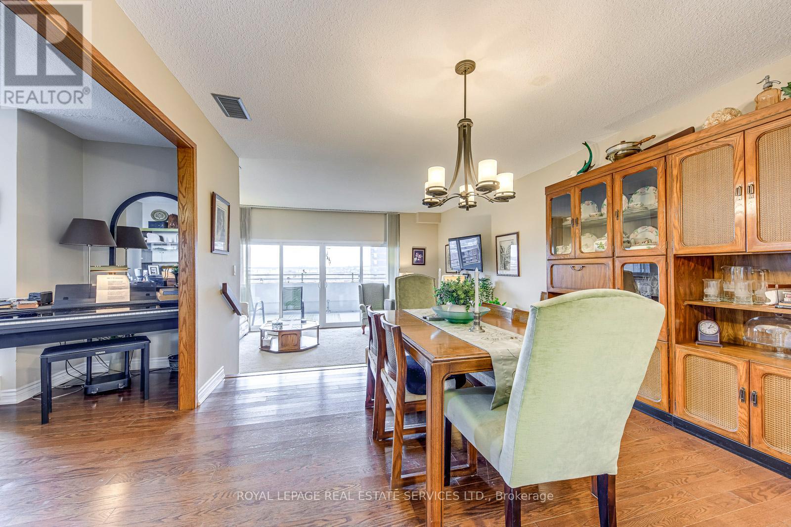 1104 - 965 Inverhouse Drive, Mississauga, Ontario  L5J 4B4 - Photo 13 - W12946422