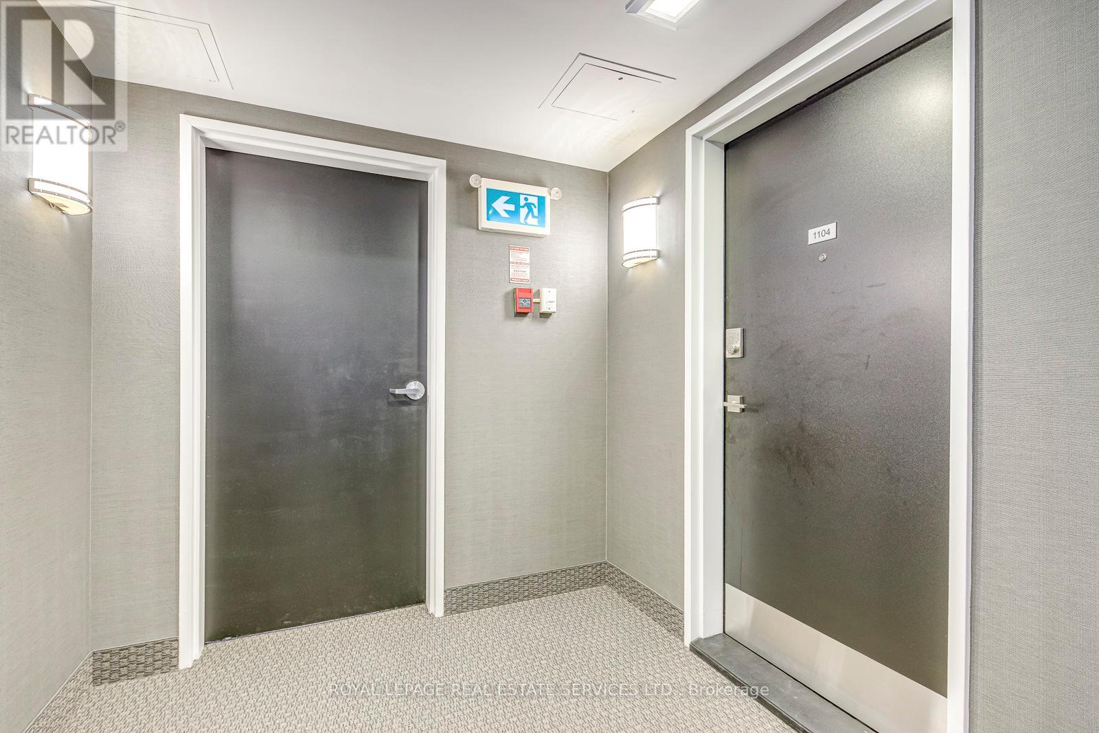 1104 - 965 Inverhouse Drive, Mississauga, Ontario  L5J 4B4 - Photo 5 - W12946422