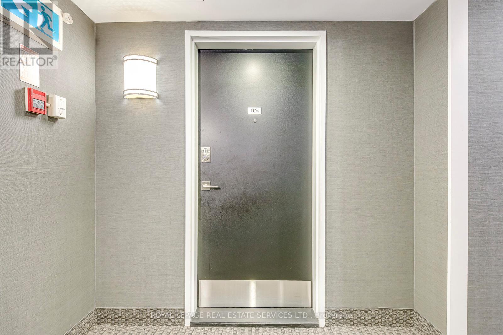 1104 - 965 Inverhouse Drive, Mississauga, Ontario  L5J 4B4 - Photo 6 - W12946422