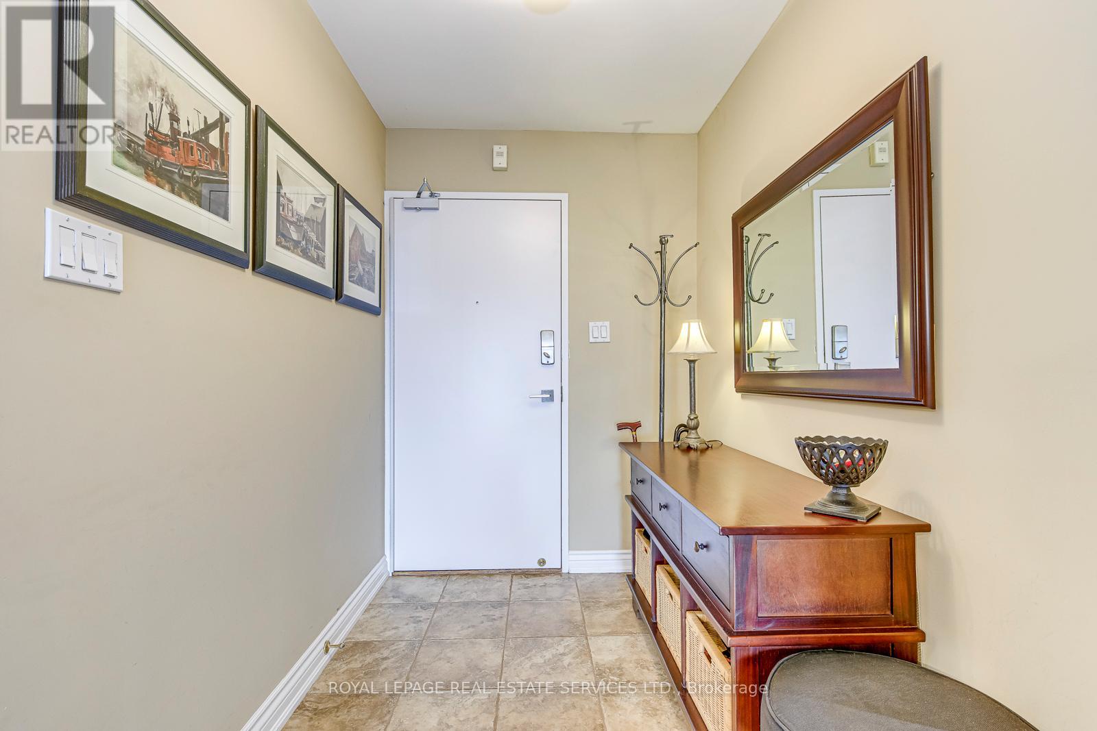 1104 - 965 Inverhouse Drive, Mississauga, Ontario  L5J 4B4 - Photo 7 - W12946422