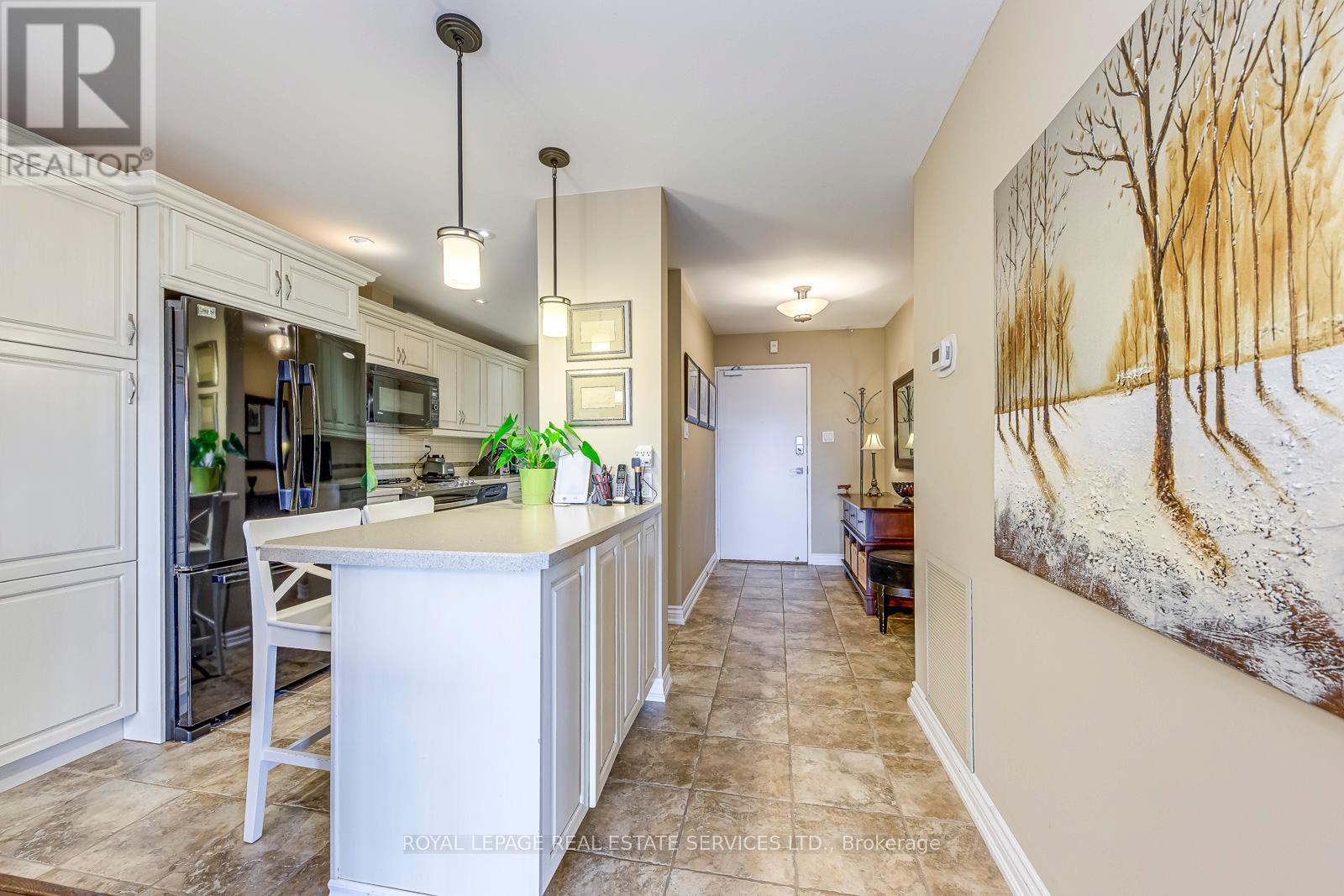 1104 - 965 Inverhouse Drive, Mississauga, Ontario  L5J 4B4 - Photo 8 - W12946422