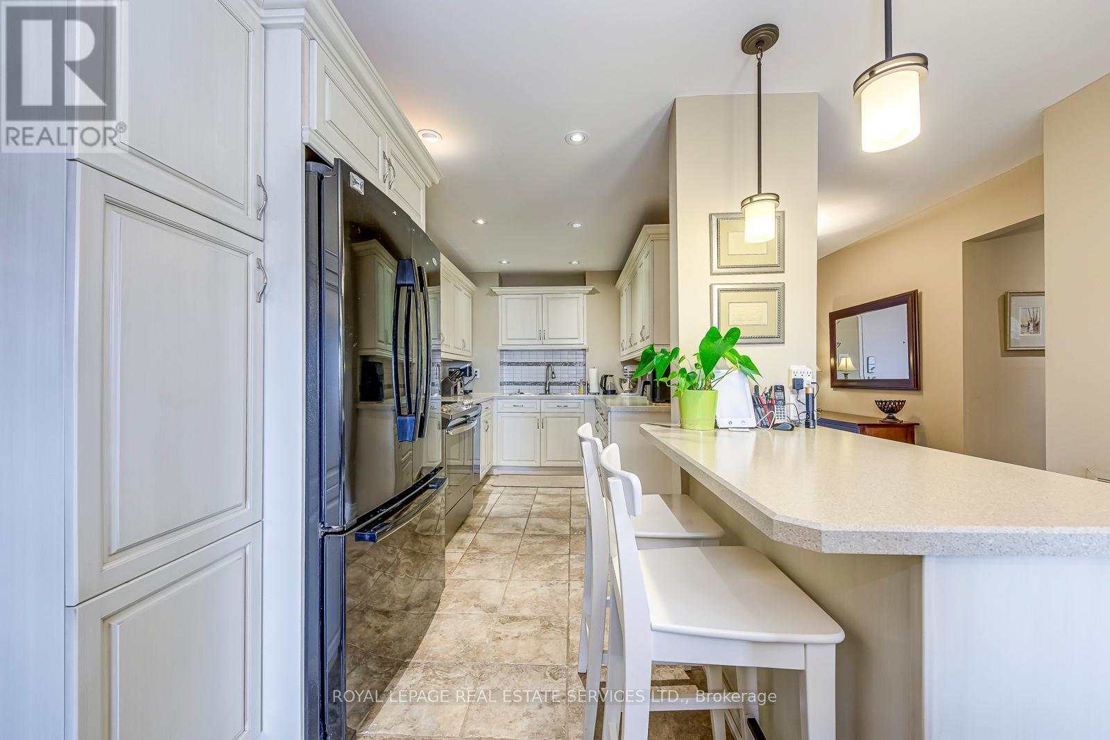 1104 - 965 Inverhouse Drive, Mississauga, Ontario  L5J 4B4 - Photo 9 - W12946422