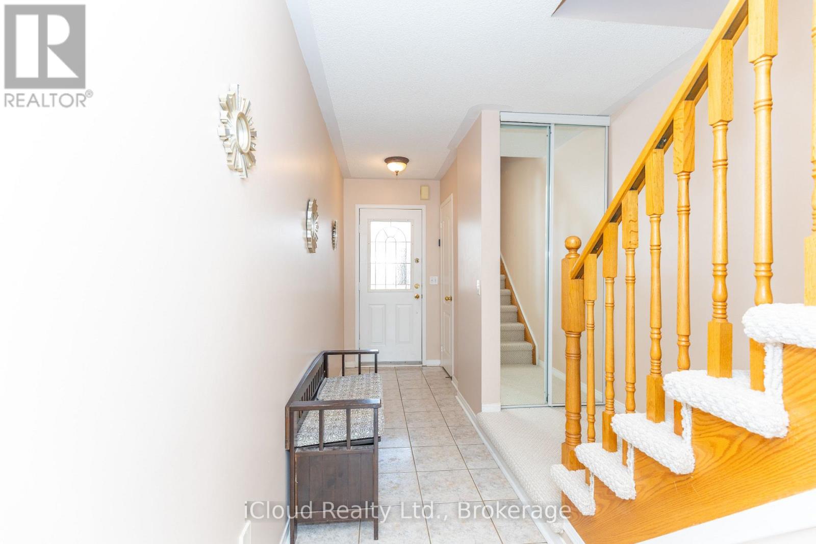 3842 Ridgepoint Way, Mississauga, Ontario  L5N 7T9 - Photo 4 - W12946428