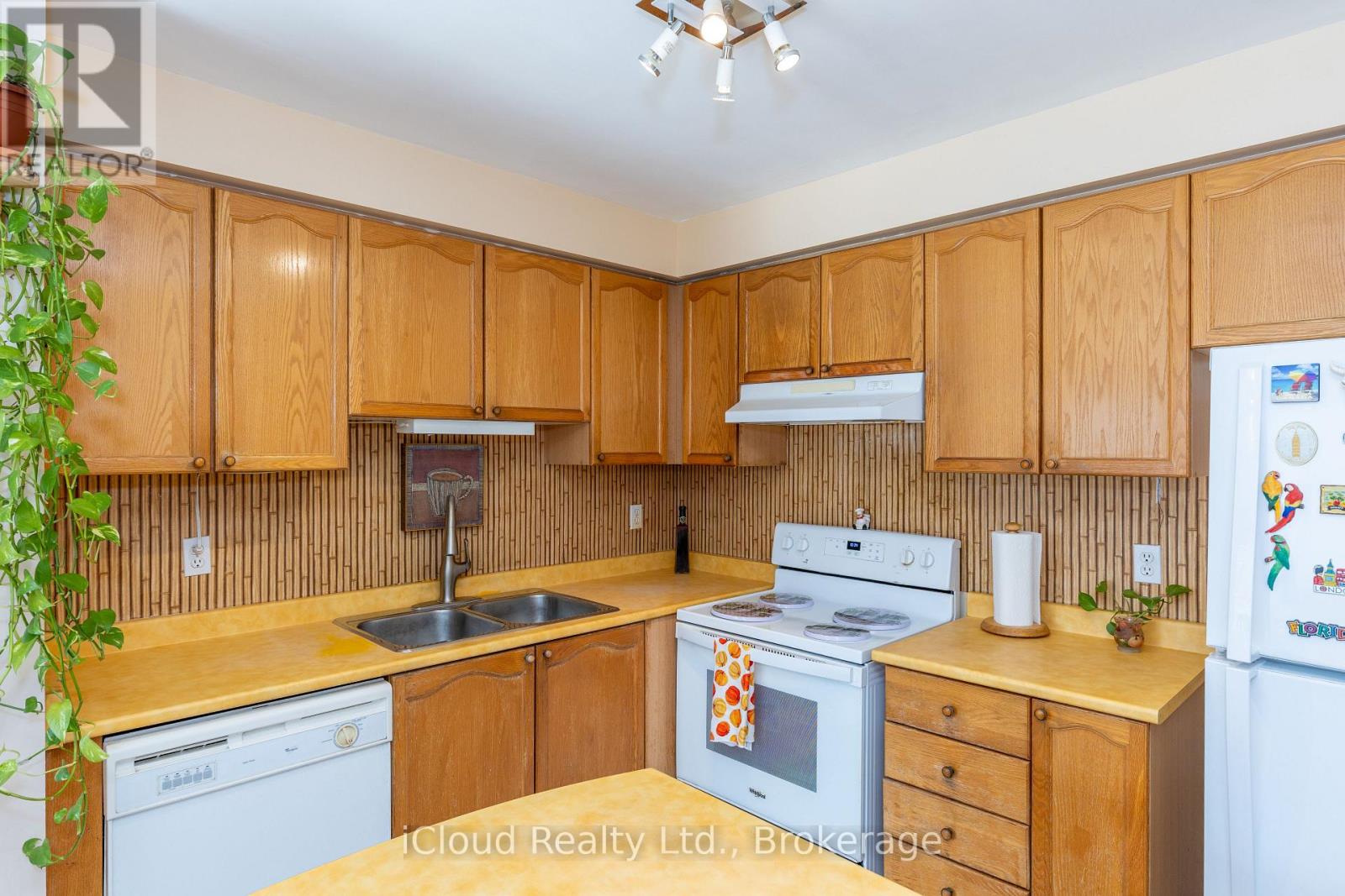 3842 Ridgepoint Way, Mississauga, Ontario  L5N 7T9 - Photo 9 - W12946428