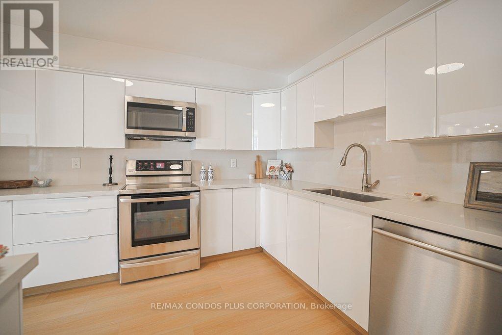 2232 - 33 Harbour Square, Toronto, Ontario  M5J 2G2 - Photo 17 - C12915378