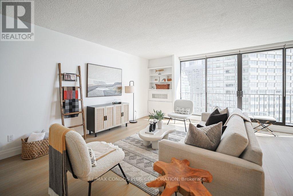 2232 - 33 Harbour Square, Toronto, Ontario  M5J 2G2 - Photo 5 - C12915378