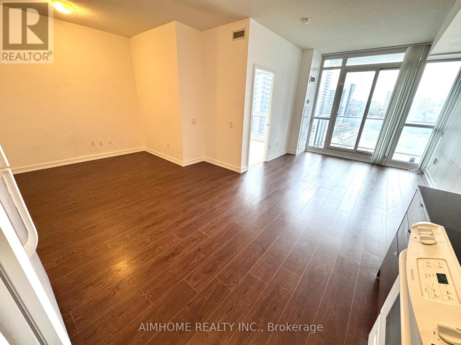 2016 - 121 Mcmahon Drive, Toronto, Ontario  M2K 0C1 - Photo 12 - C12942406