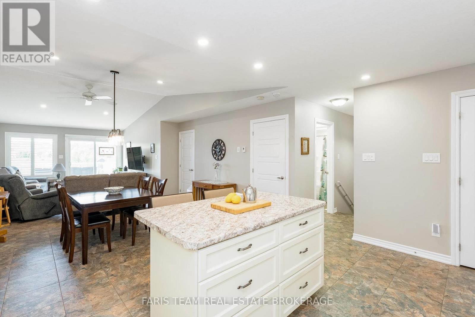 8 Chamberlain Crescent, Penetanguishene, Ontario  L9M 0A5 - Photo 7 - S12853348