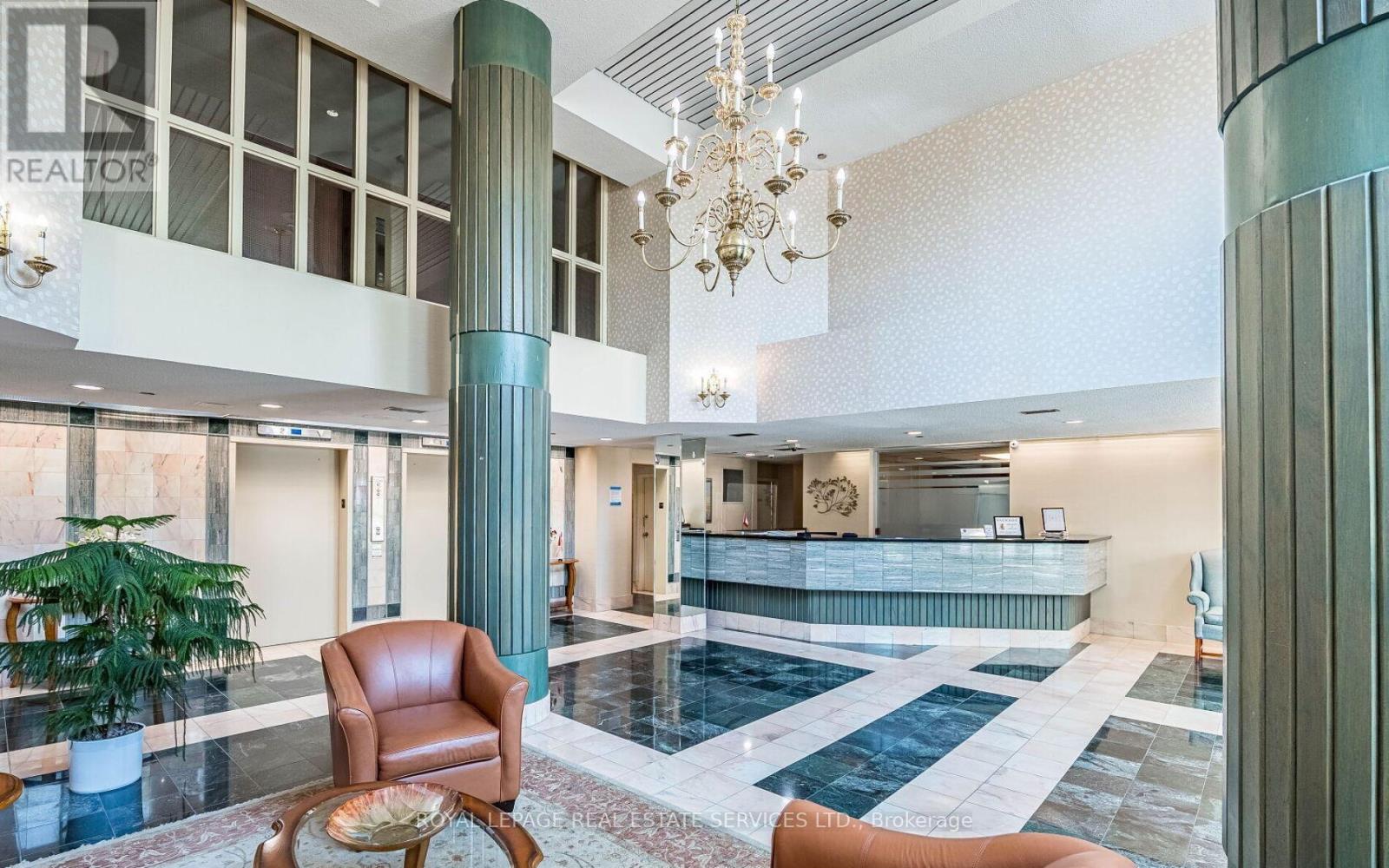 #202 - 310 Mill Street S, Brampton, Ontario  L6Y 3B1 - Photo 5 - W12899906