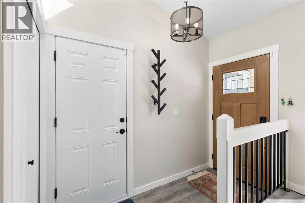 48 Cedargrove Road Sw, Calgary, Alberta  T2W 4T9 - Photo 3 - A2298186