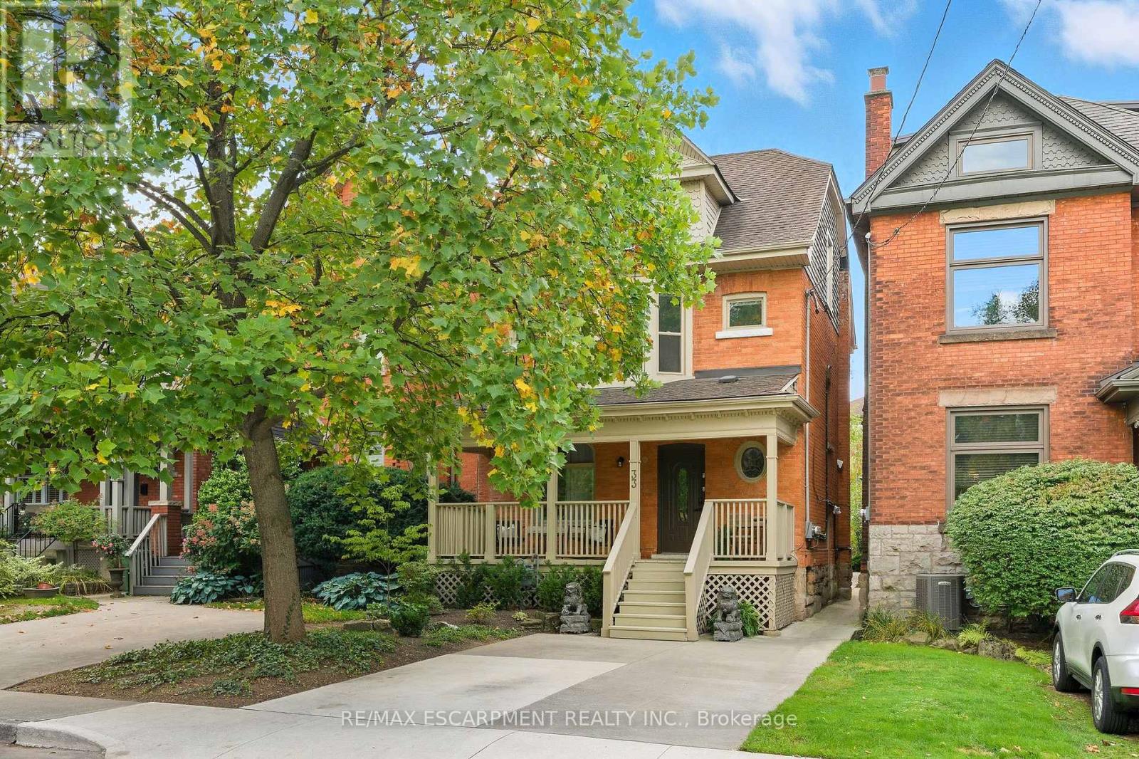 33 Homewood Avenue, Hamilton, Ontario  L8P 2M1 - Photo 2 - X12946052