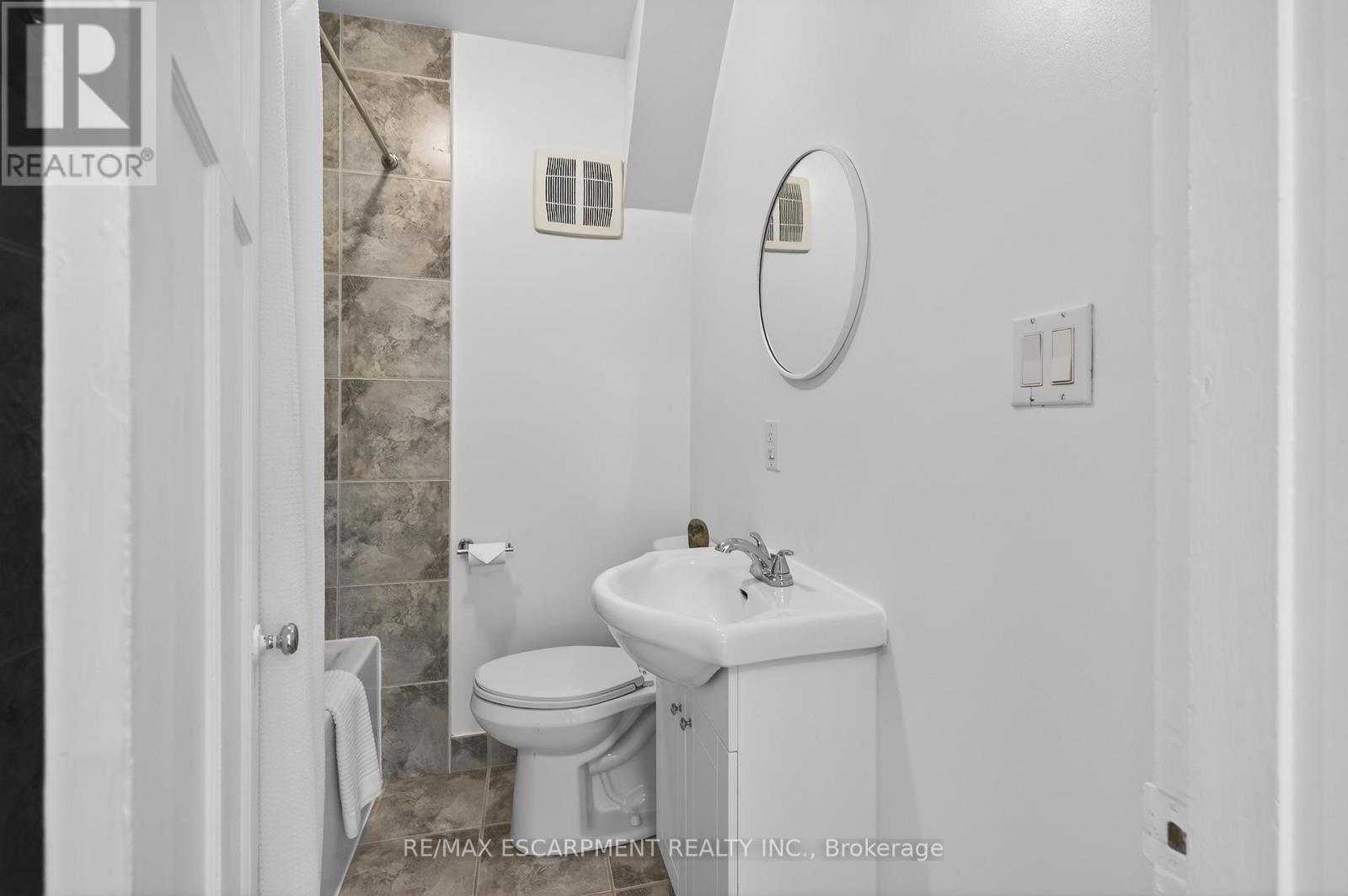 33 Homewood Avenue, Hamilton, Ontario  L8P 2M1 - Photo 23 - X12946052