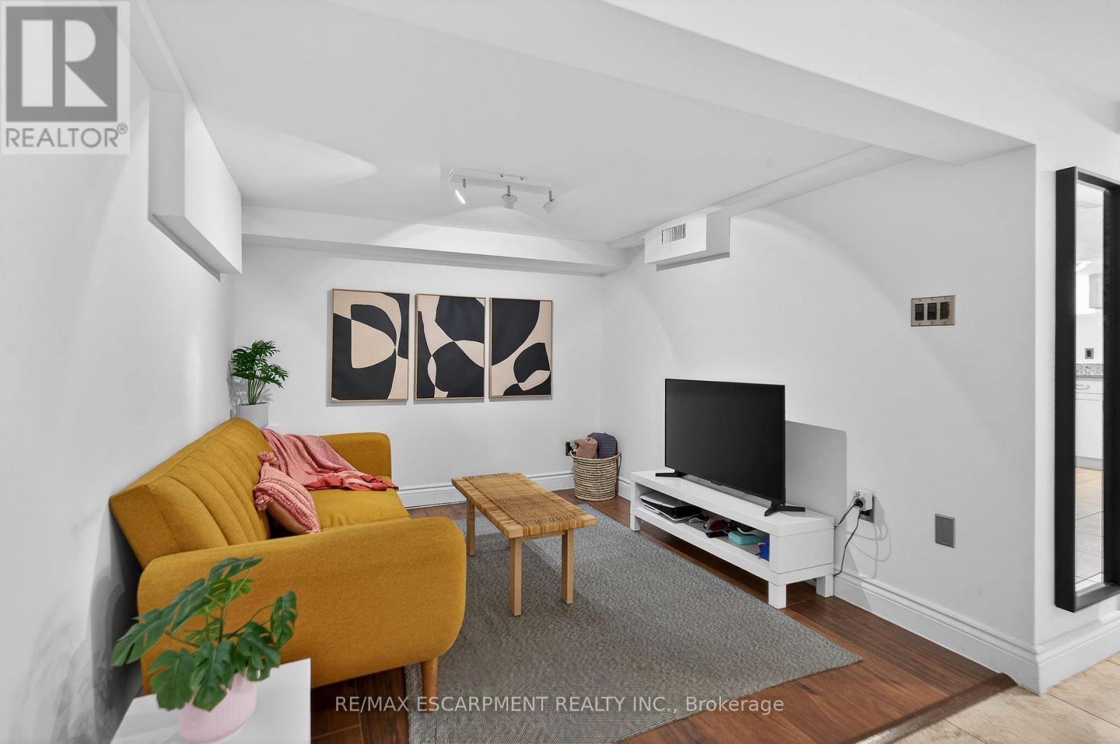 33 Homewood Avenue, Hamilton, Ontario  L8P 2M1 - Photo 32 - X12946052