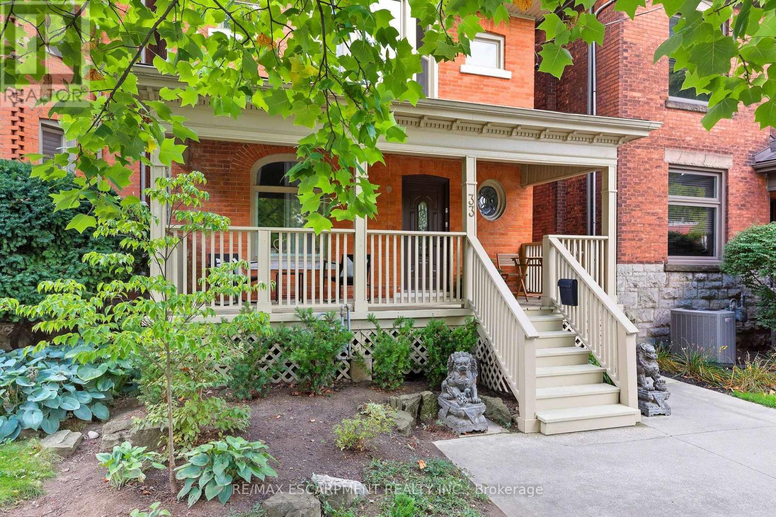 33 Homewood Avenue, Hamilton, Ontario  L8P 2M1 - Photo 4 - X12946052