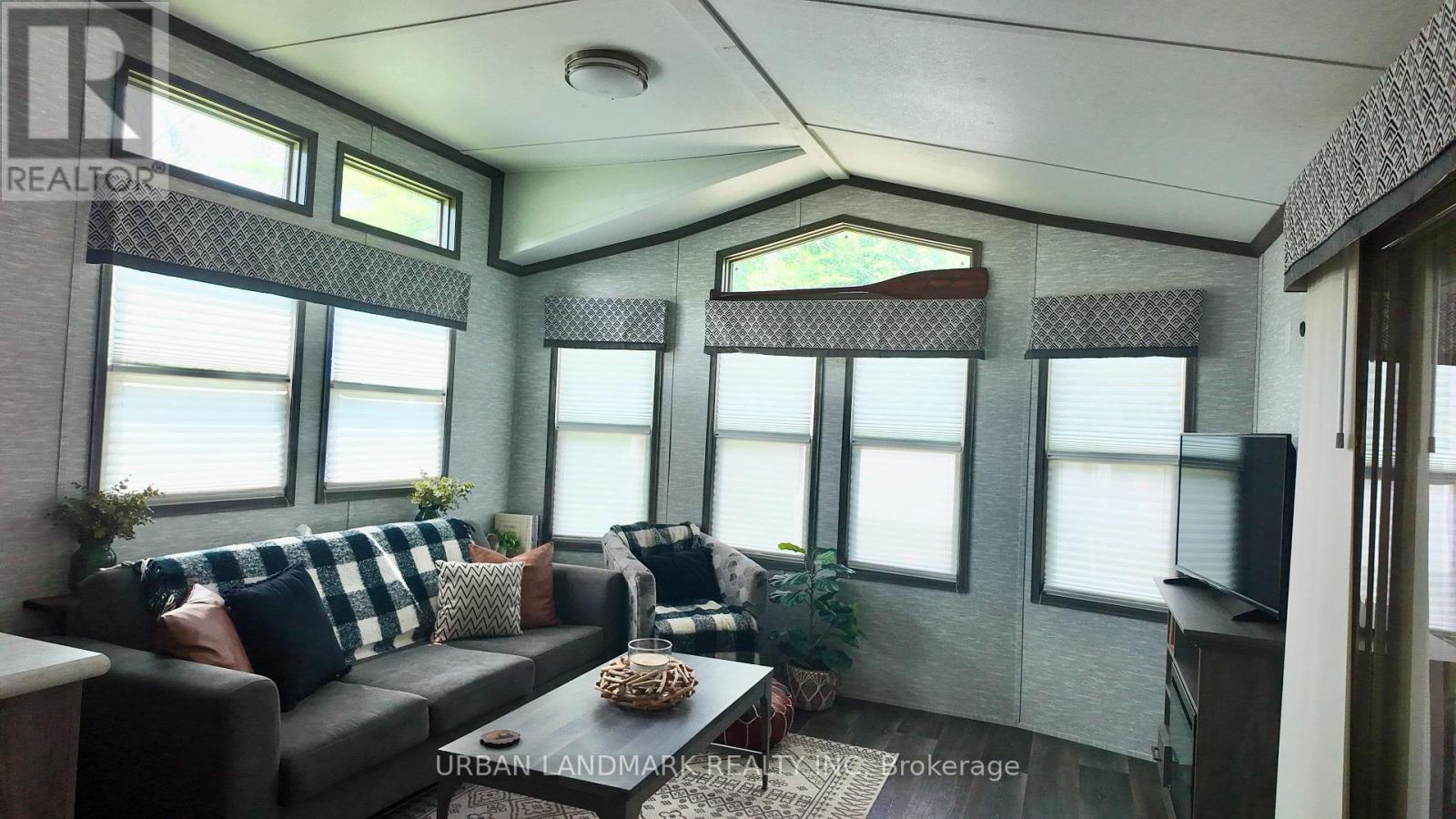 2612 Victoria Road, Kawartha Lakes, Ontario  K0M 2B0 - Photo 10 - X12946092