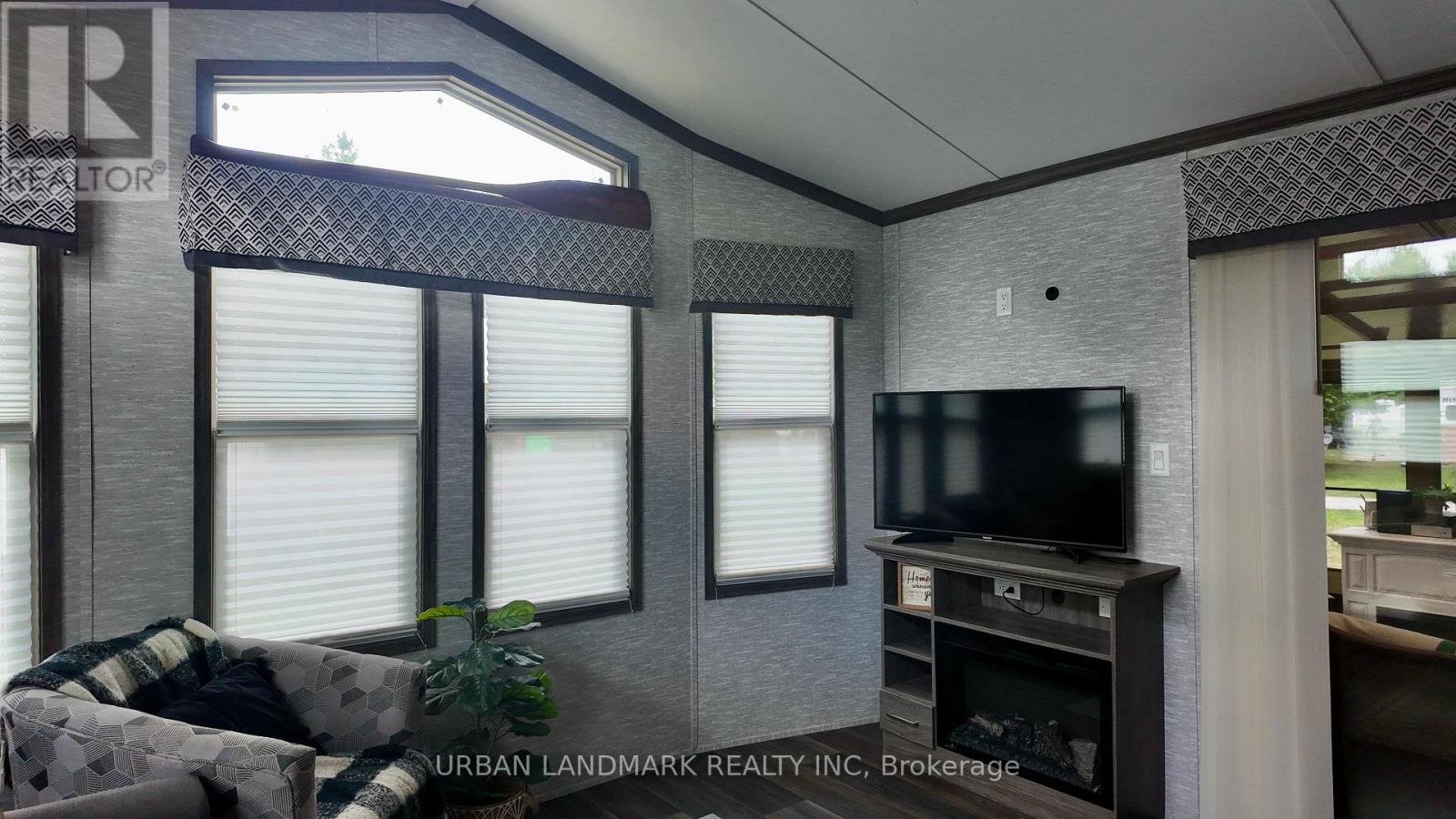 2612 Victoria Road, Kawartha Lakes, Ontario  K0M 2B0 - Photo 12 - X12946092