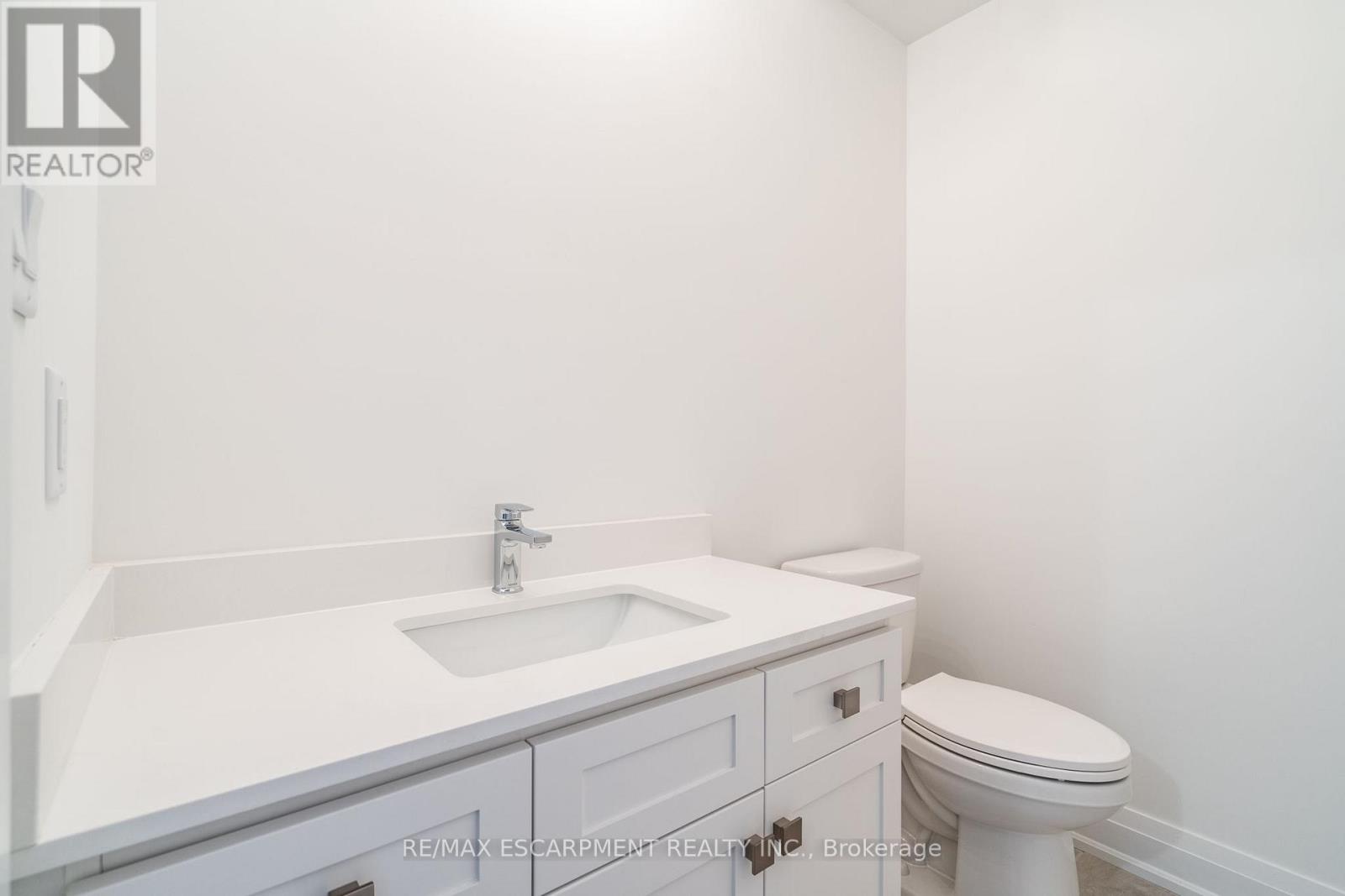 18 Clear Valley Lane, Hamilton, Ontario  L0R 1W0 - Photo 12 - X12946326