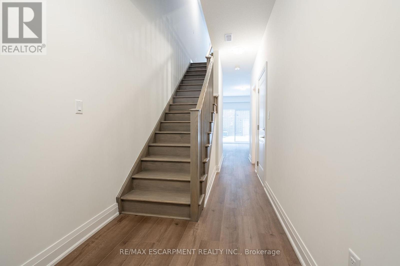 18 Clear Valley Lane, Hamilton, Ontario  L0R 1W0 - Photo 7 - X12946326