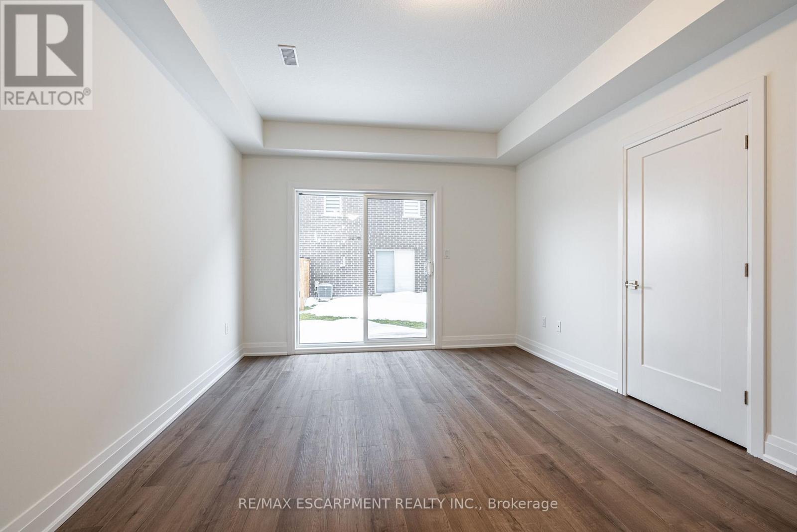 18 Clear Valley Lane, Hamilton, Ontario  L0R 1W0 - Photo 9 - X12946326