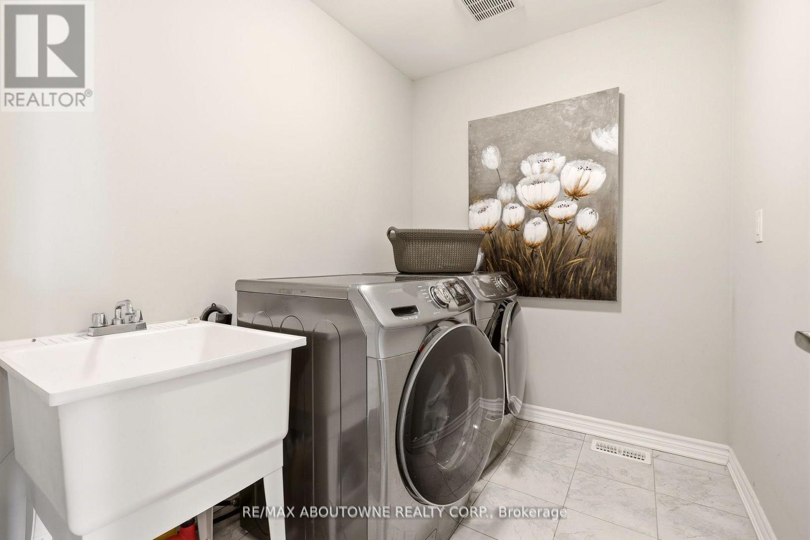 130 Stillwater Crescent, Hamilton, Ontario  L0R 2H1 - Photo 18 - X12946328