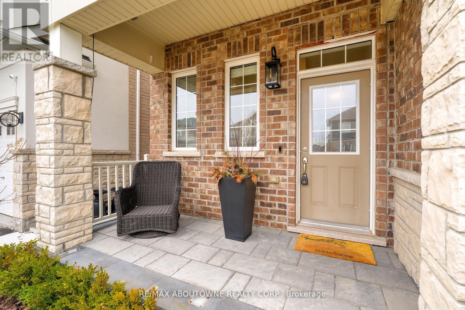 130 Stillwater Crescent, Hamilton, Ontario  L0R 2H1 - Photo 2 - X12946328